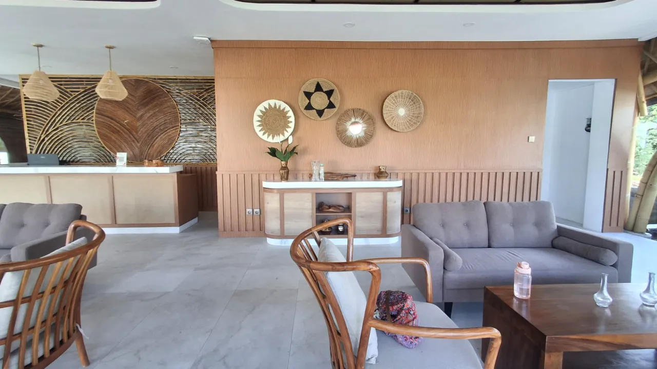 The finished Lokalé lounge with woven wall discs