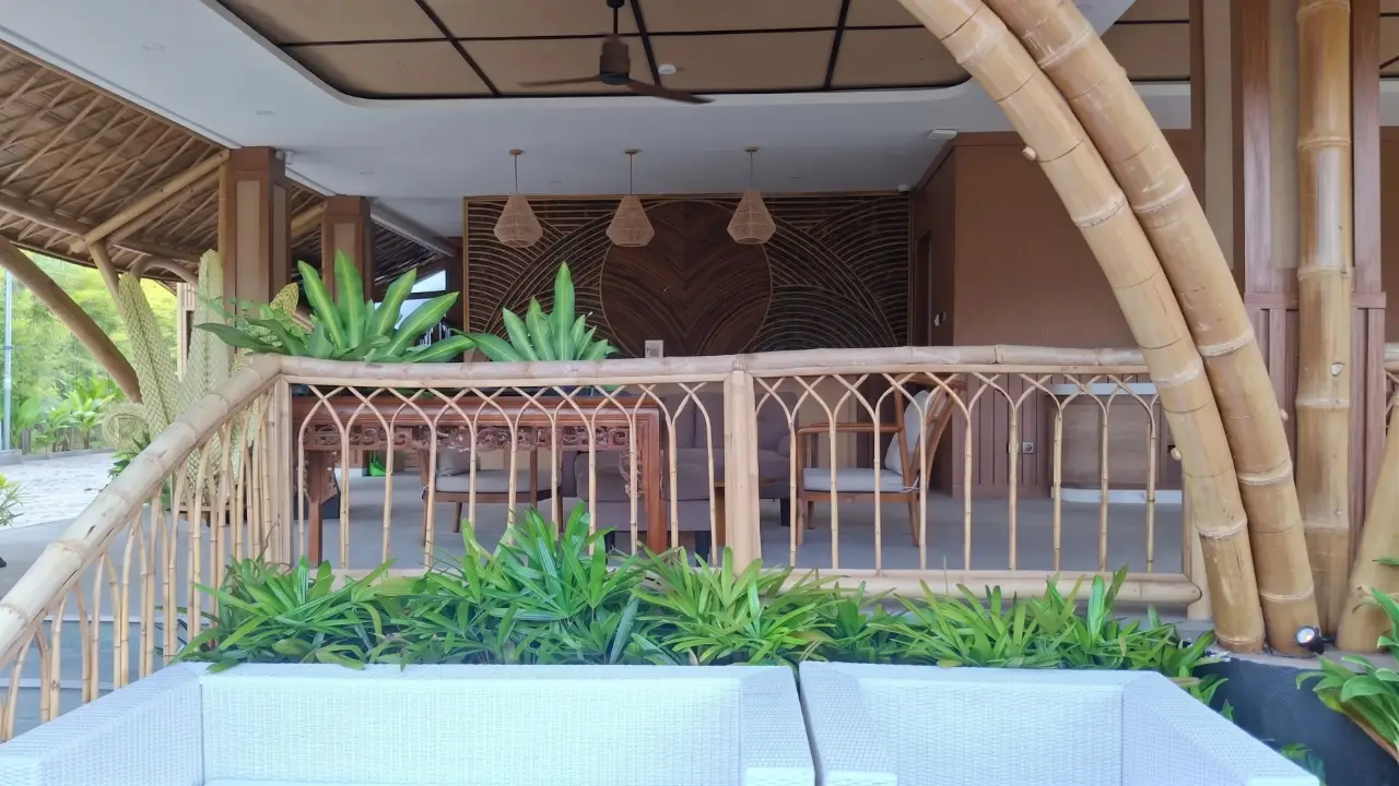 Lokalé terrace seating, viewed from the left