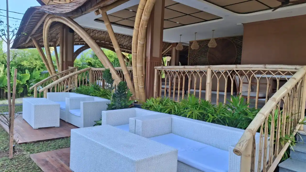 Lokalé terrace seating, viewed from the right